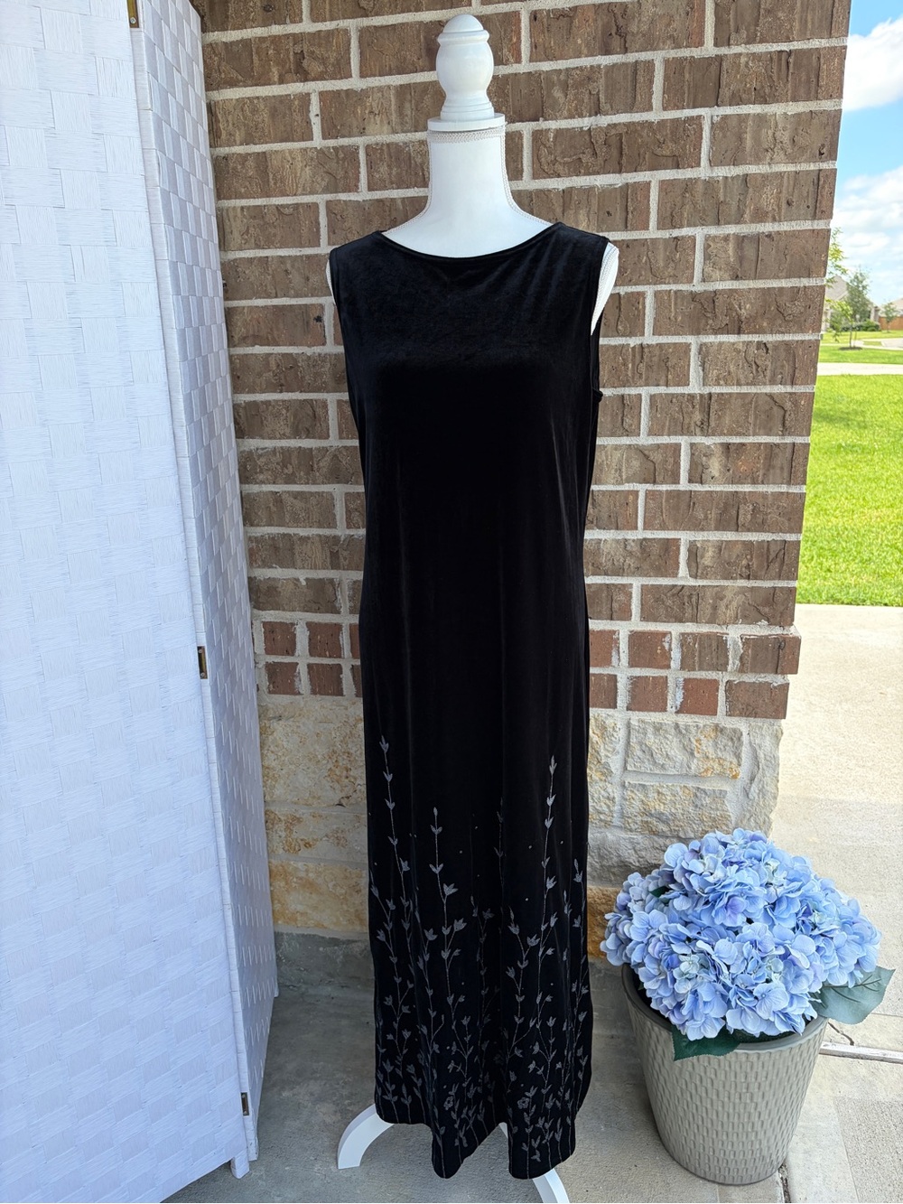Kathie Lee Collection Black Velvet Sleeveless Maxi Dress with Subtle Embroidery